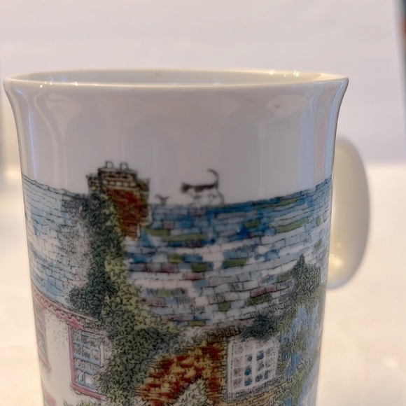 Dunoon Scotland Cottage Coffee Mug cat and squirrel on roof - Picture 6 of 6